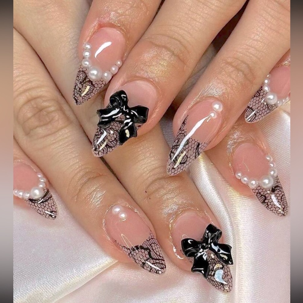 Pearls & Lace Press On Nail Set NEW 🏷️